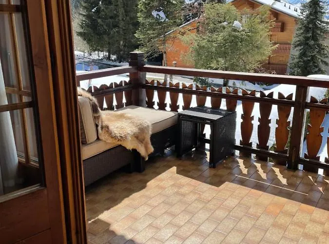 アパート Route De La